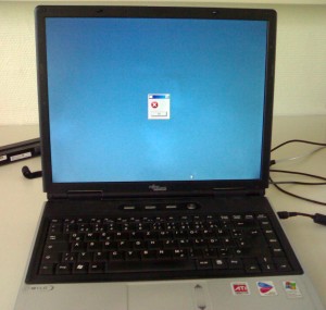 Blauer Bildschirm und ein Windows Fehlerfenster ohne Text und mit nur einem OK Button